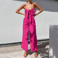 Trendy jumpsuit uten ermer med vidde i bena og slips foran