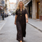 🐆 Lang leopardkjole med V-hals – høy midje fremhever figuren, flytende maxi-skjørt. Pustende ermer, tidløst mønster – perfekt til hverdags og fest! ✨👗