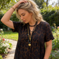 🐆 Lang leopardkjole med V-hals – høy midje fremhever figuren, flytende maxi-skjørt. Pustende ermer, tidløst mønster – perfekt til hverdags og fest! ✨👗