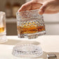 🥃 360° roterende whiskeyglass – blyfritt glass, 300 ml, relieffmønster. Unik samtalestarter for bar og fest! ✨💫