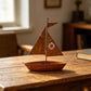 ⛵ 50 % RABATT NÅ! 🌱 Rustikk seilbåt plantekasse i metall – håndlaget, værbestandig – perfekt for sukkulenter, urter eller blomster – sjarmerende hage- eller hylledekor 🏡🌿