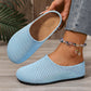 Pustende strikkede slip-on mules for kvinner