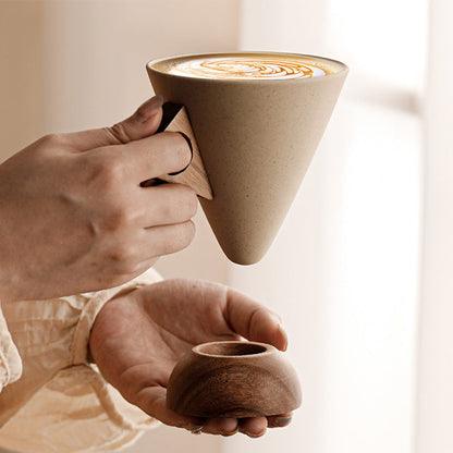 ☕ Håndlaget kaffekrus i keramikk – trehåndtak, matt glasur, 180ml. Unikt og rustikt! 🪵✨