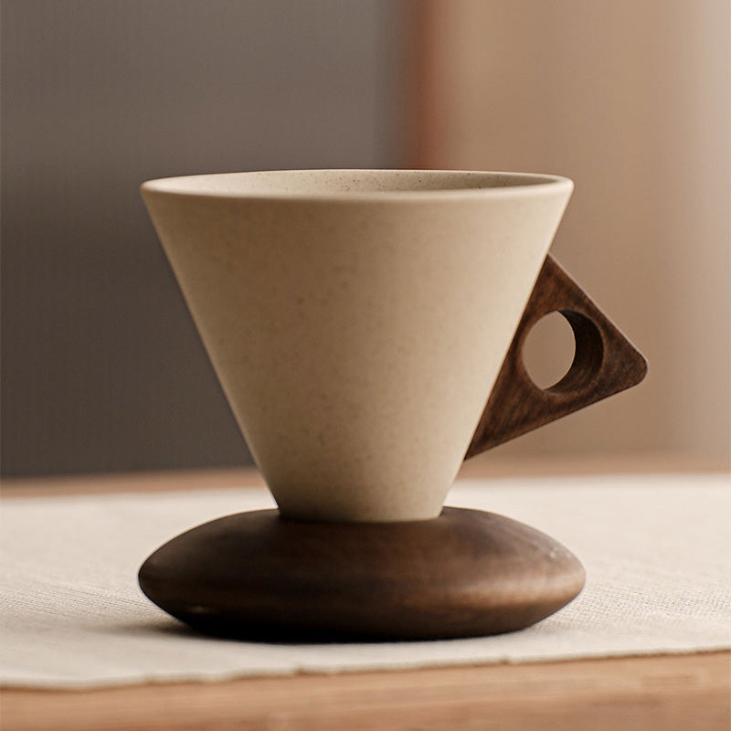 ☕ Håndlaget kaffekrus i keramikk – trehåndtak, matt glasur, 180ml. Unikt og rustikt! 🪵✨