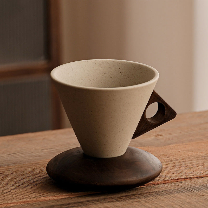 ☕ Håndlaget kaffekrus i keramikk – trehåndtak, matt glasur, 180ml. Unikt og rustikt! 🪵✨